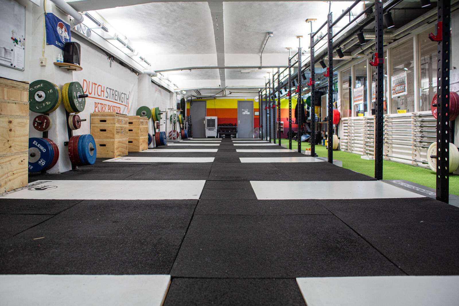 Dutch Strength gym interior — platforms, bumper plates and Eleiko equipment