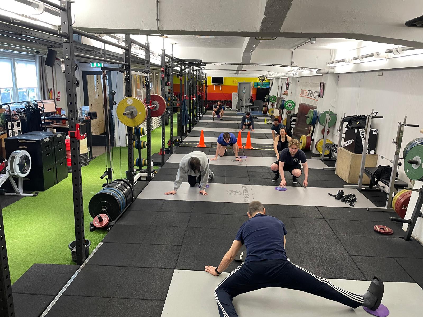 Team weightlifting training at Dutch Strength gym